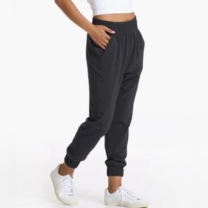 Vuori Medium Black Villa Joggers Lightweight Athleisure Activewear